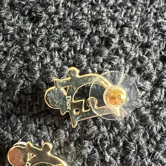 Elegant Gold and Pearl Earrings - Picture 8 of 8